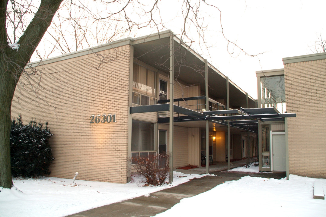 Eagle Pointe Apartments in St. Clair Shores, MI - Building Photo