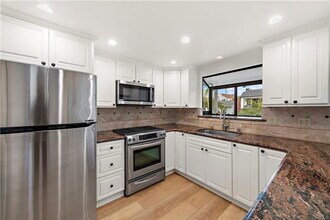 405 Heliotrope Ave in Newport Beach, CA - Building Photo - Building Photo