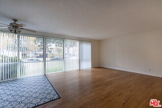 11131 Rose Ave in Los Angeles, CA - Foto de edificio - Building Photo