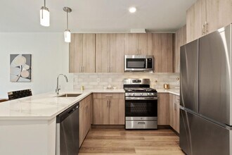 The Park at Woodbridge Station in Woodbridge, NJ - Building Photo - Building Photo