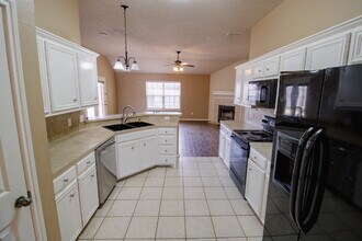 1010 Oakridge Ave in Lubbock, TX - Building Photo - Building Photo