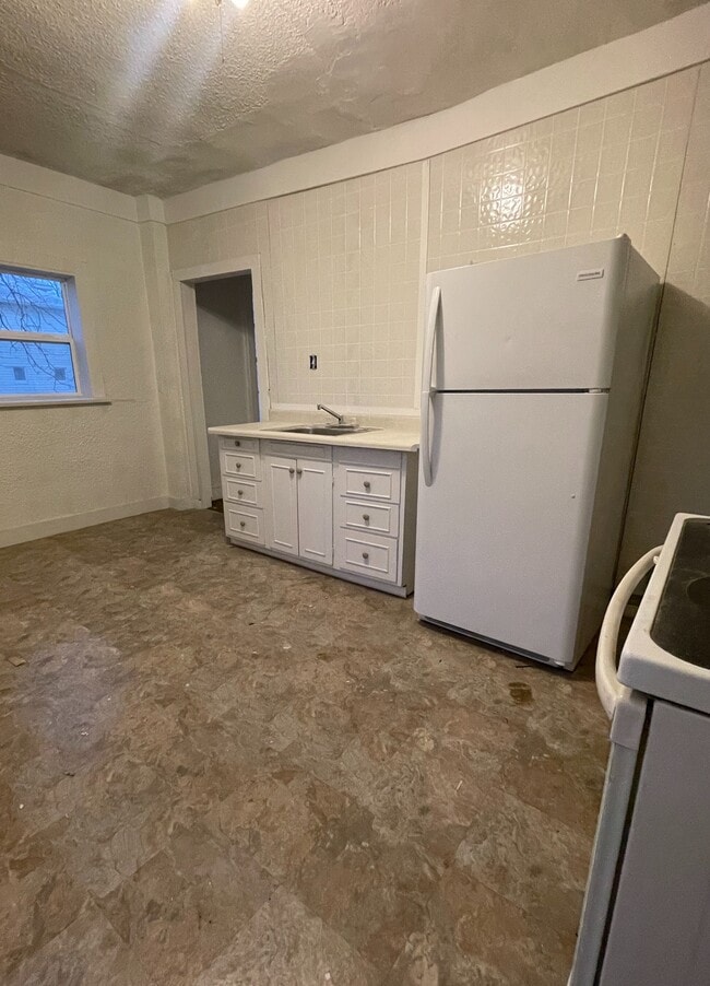 property at 602 E Dayton St