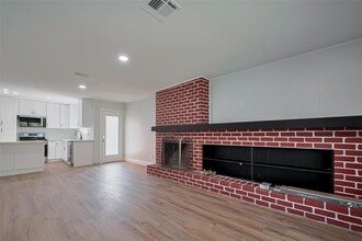 10619 Knoboak Dr in Houston, TX - Building Photo - Building Photo