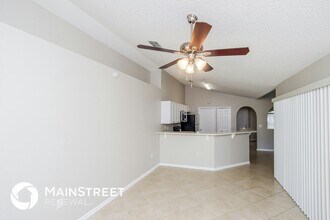 1792 Parrsboro St NW in Palm Bay, FL - Foto de edificio - Building Photo