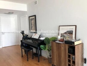 90 SW 3rd St, Unit 2014 in Miami, FL - Building Photo - Building Photo