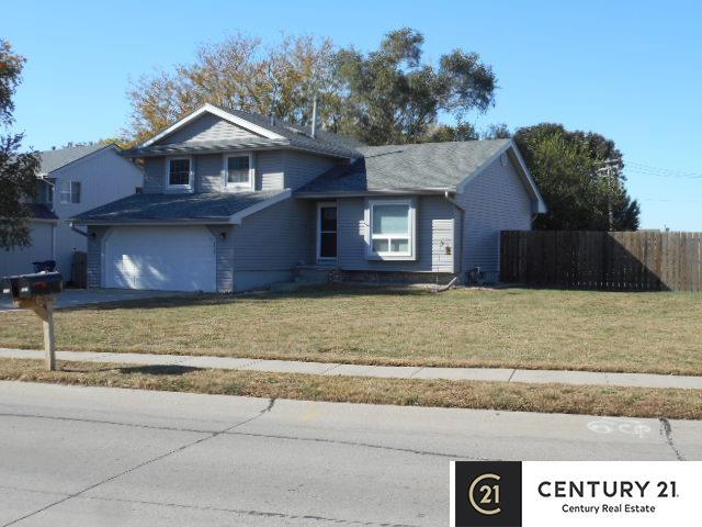 9910 S 10th St in Bellevue, NE - Foto de edificio - Building Photo