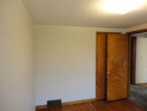 1289 N Chapel St in Louisville, OH - Building Photo - Building Photo