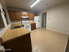 706 Jay St in Jefferson City, TN - Foto de edificio - Building Photo