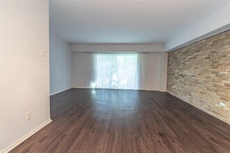 2525 Turtle Creek Blvd-Unit -301 in Dallas, TX - Building Photo - Building Photo