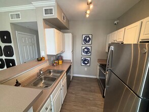 1011 Wonder World Dr in San Marcos, TX - Building Photo - Building Photo