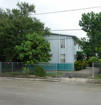 121 NW 74th St in Miami, FL - Building Photo