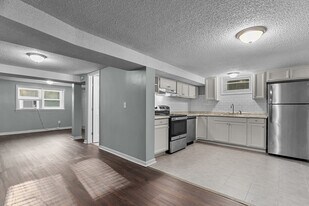 4833 NW Homestead Terrace in Riverside, MO - Building Photo