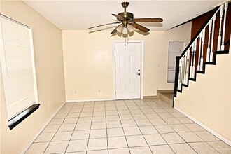 2104 Kimberly Ln-Unit -3 in Edinburg, TX - Foto de edificio - Building Photo