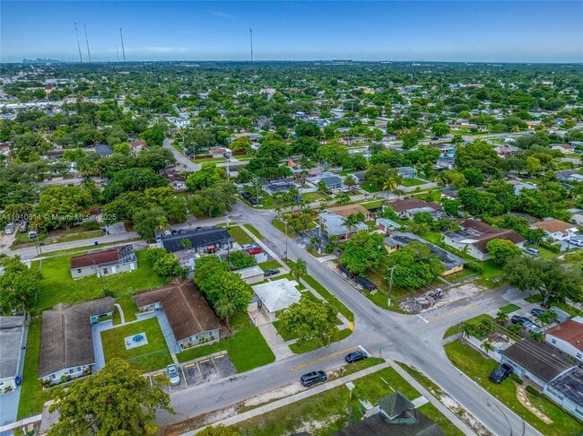 6044 Funston St in Hollywood, FL - Building Photo - Building Photo