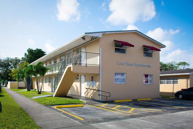 Airport Sqaure in Hialeah, FL - Foto de edificio - Interior Photo