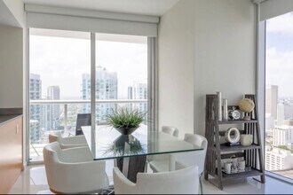 501 Brickell Ave in Miami, FL - Building Photo - Building Photo