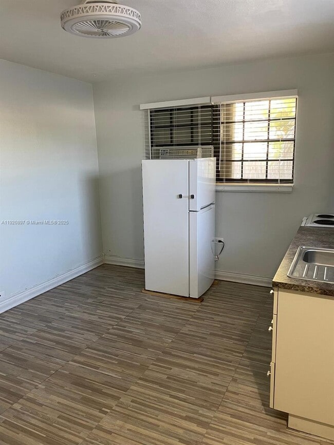 540 NE 180th Dr in North Miami Beach, FL - Building Photo - Building Photo