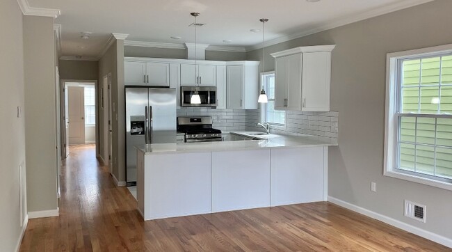 215 John St, Unit 1 in East Newark, NJ - Building Photo - Building Photo