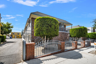 336 E Providencia Ave in Burbank, CA - Building Photo - Building Photo