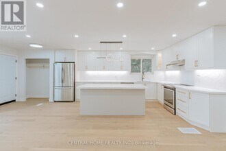 47 Sherwood Forest Dr in Markham, ON - Building Photo - Building Photo