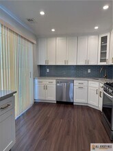 12 Covington Ct in East Brunswick, NJ - Building Photo - Building Photo