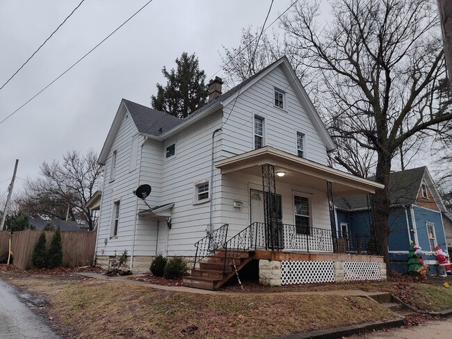 1309 Benton St in Rockford, IL - Building Photo - Building Photo