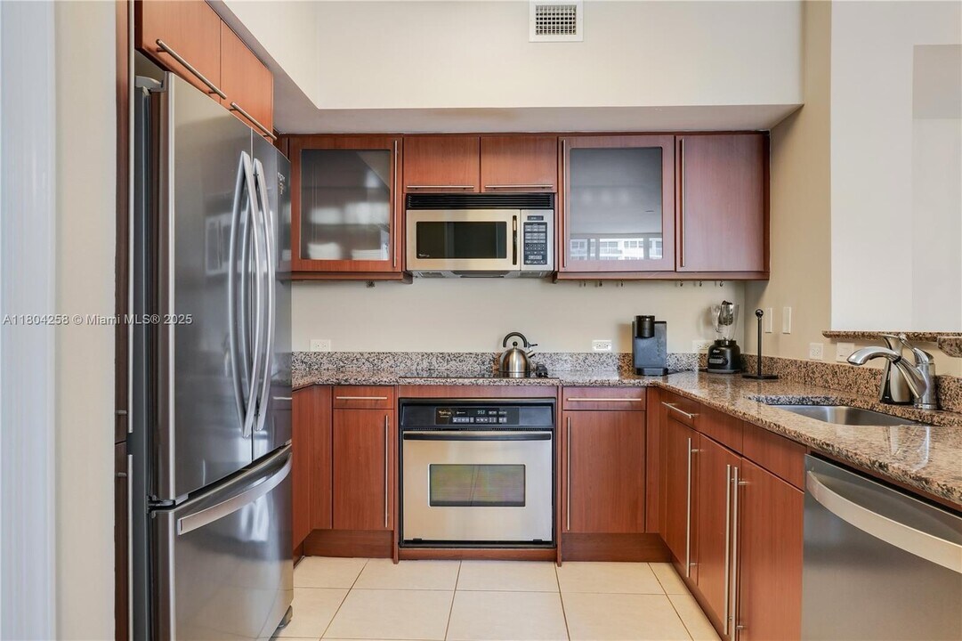 2080 S Ocean Dr, Unit PH4 in Hallandale Beach, FL - Foto de edificio