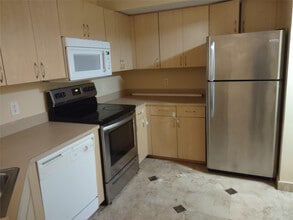 2404 Belmont Ln in North Lauderdale, FL - Building Photo - Building Photo