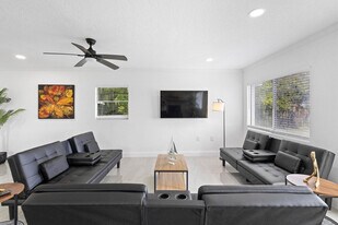 1780 Lake St in Oviedo, FL - Building Photo