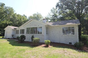 1106 Martin St N in Pell City, AL - Building Photo