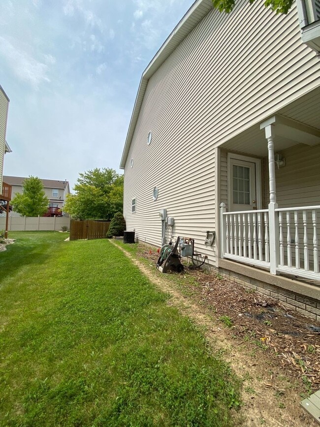 1229 Beacon Hill Ct in Normal, IL - Building Photo - Building Photo