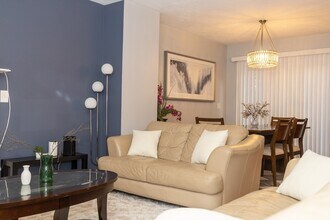 129 Quinapoxet St in Holden, MA - Building Photo - Building Photo