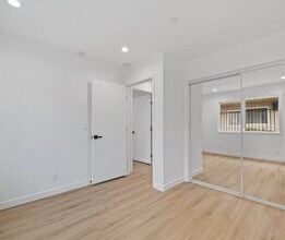 10914 Columbus Ave, Unit 1 in Mission Hills, CA - Foto de edificio - Building Photo