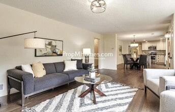 15710 SE Francis Ave in Milwaukie, OR - Building Photo - Building Photo