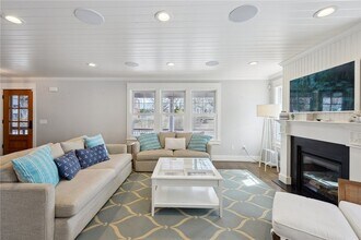 67 Caswell St in Narragansett, RI - Building Photo - Building Photo