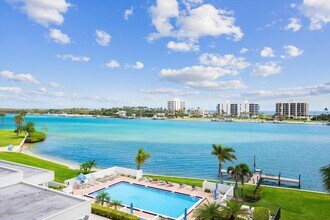 19800 Sandpointe Bay Dr in Tequesta, FL - Building Photo - Building Photo