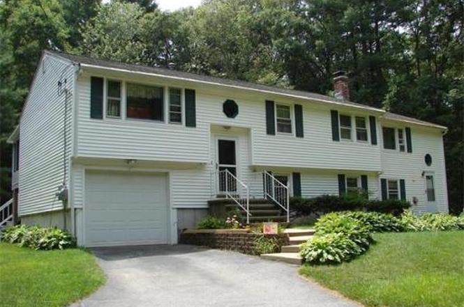 21 Olney St, Unit Apartment 'A' in Billerica, MA - Building Photo