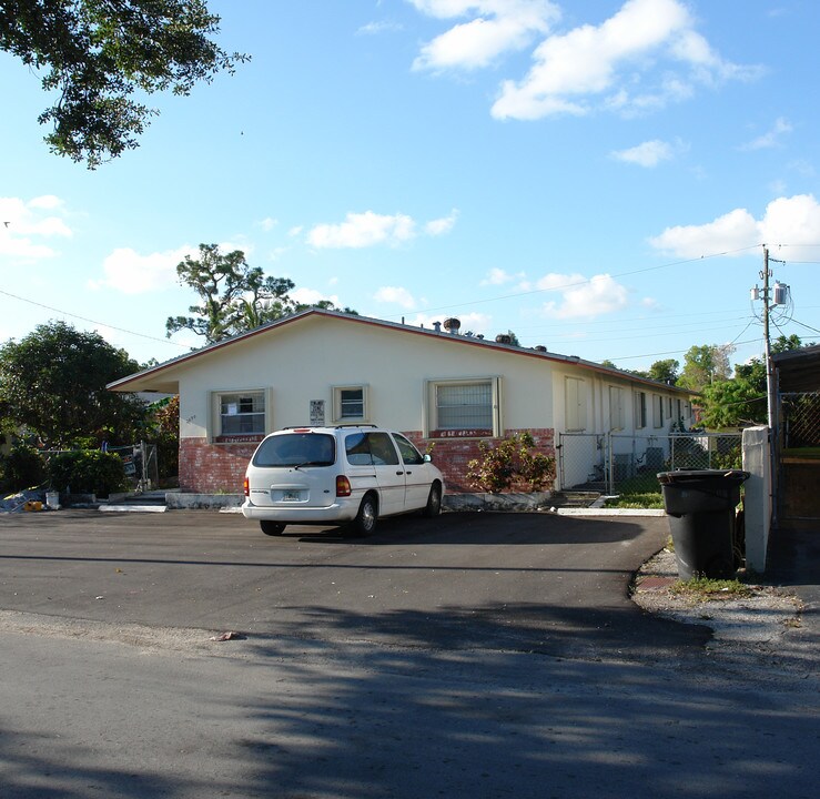 2650 SW 13th St in Fort Lauderdale, FL - Building Photo