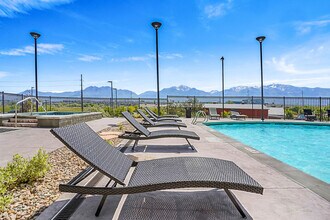 Gardner Station in West Jordan, UT - Foto de edificio - Building Photo