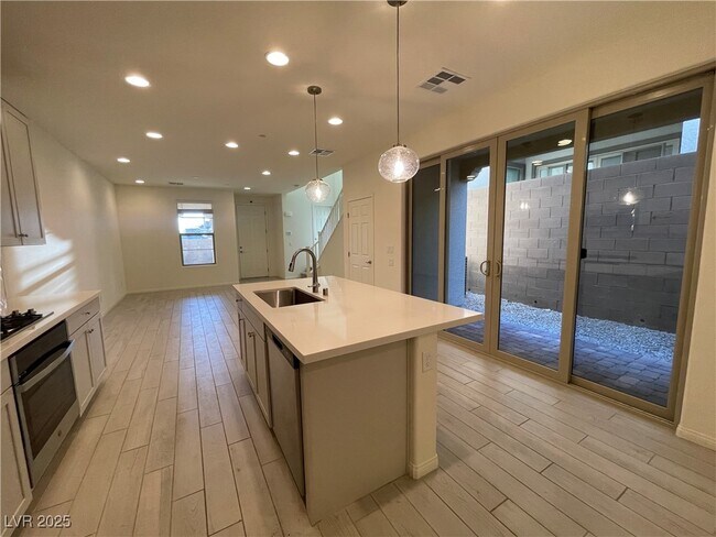 11751 Emerald Lk Ave in Las Vegas, NV - Building Photo - Building Photo