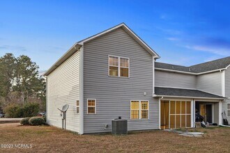 252 Smallwood Rd in Hubert, NC - Foto de edificio - Building Photo