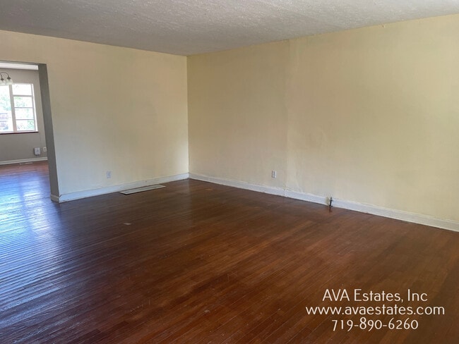 2210 Court St in Pueblo, CO - Foto de edificio - Building Photo