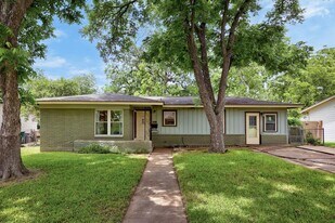 7512 St Louis St in Austin, TX - Building Photo