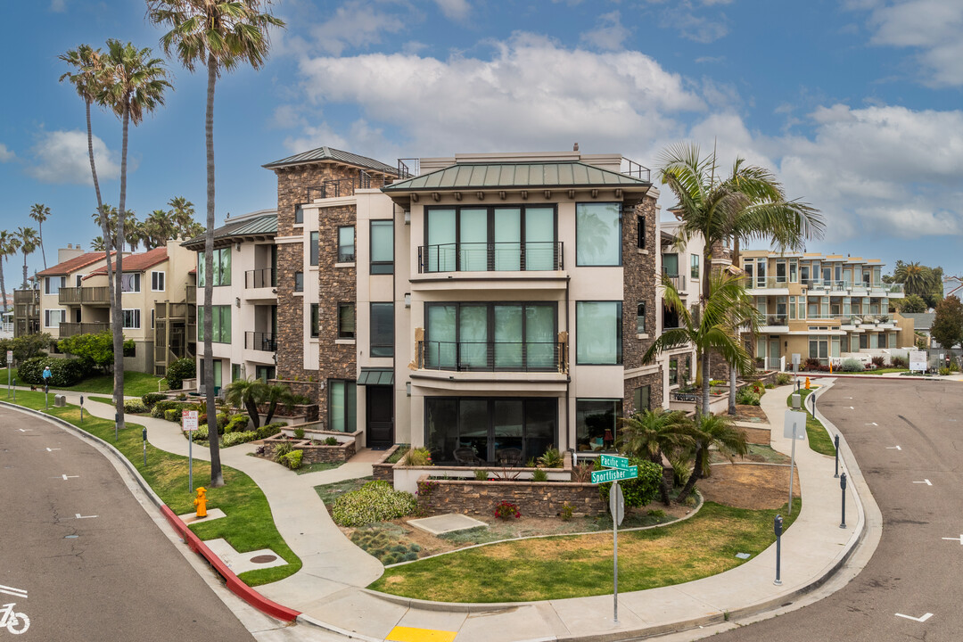 Montego Condominiums in Oceanside, CA - Foto de edificio