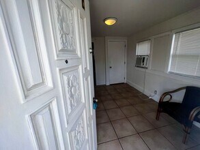 2330 S Ferncreek Ave in Orlando, FL - Building Photo - Building Photo