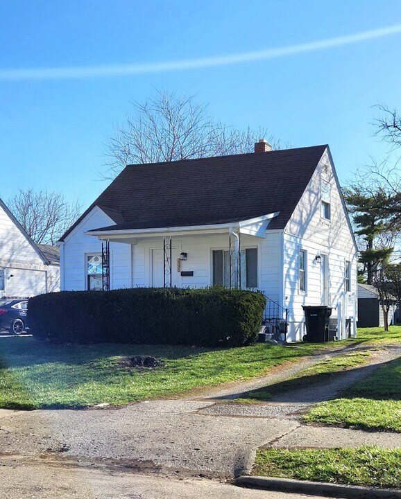 2530 McGuffey Rd in Columbus, OH - Building Photo
