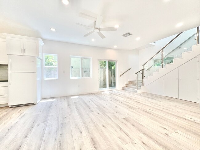 property at 2041 Linnington Ave
