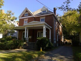 R3L433 in Lexington, KY - Building Photo