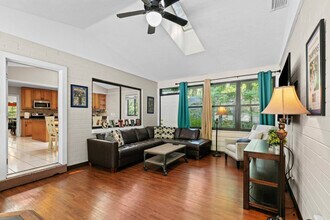 1929 NW 7th Ln in Gainesville, FL - Building Photo - Building Photo