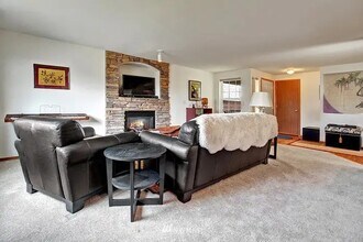 19331 114th Pl SE in Kent, WA - Foto de edificio - Building Photo